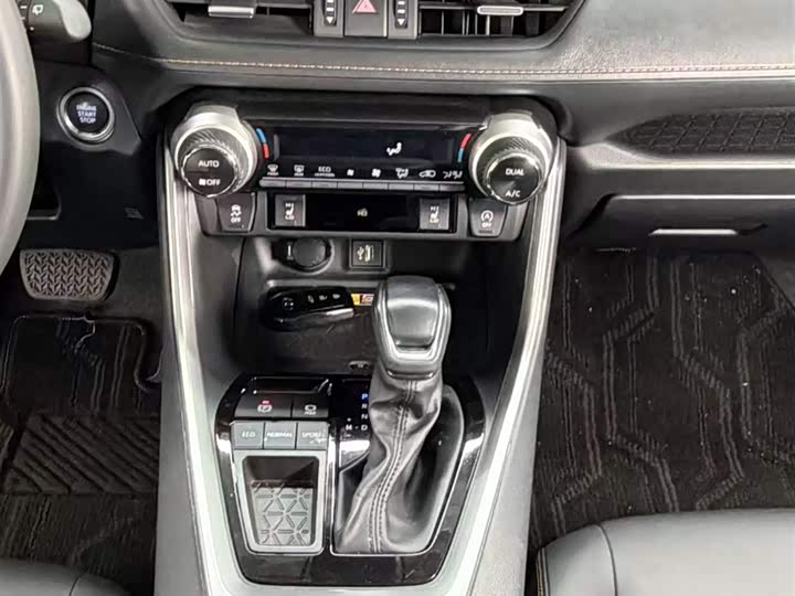 Toyota RAV4 2024 2024款 2.0L CVT两驱风尚Plus版