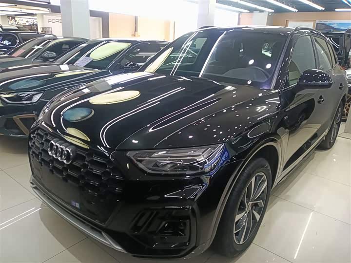 Photo 2 - Audi Q5L