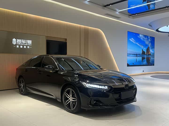 Фото 2 - Honda Accord