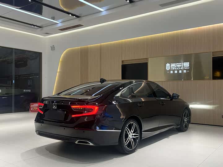 Фото 6 - Honda Accord