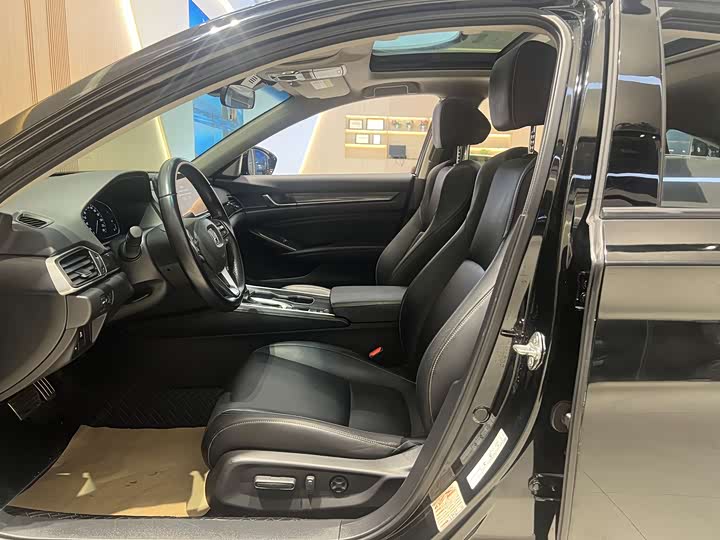 Фото 7 - Honda Accord
