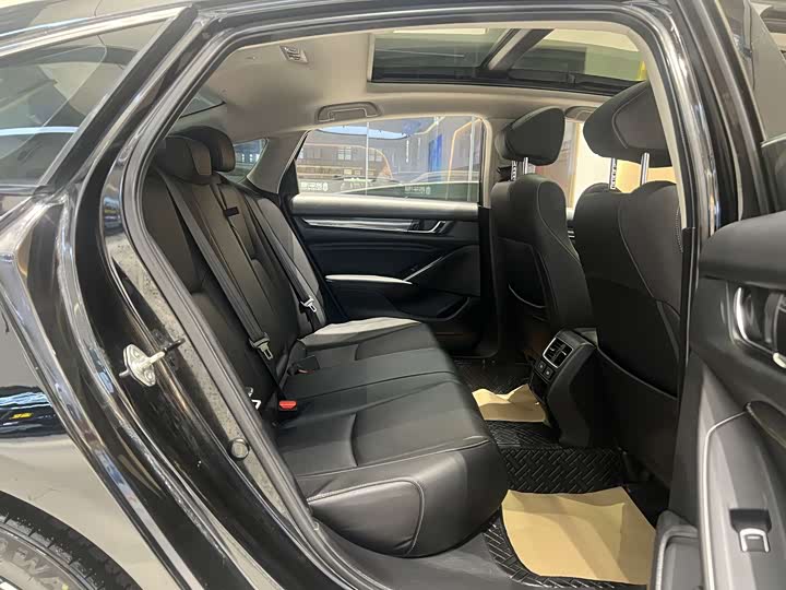 Фото 9 - Honda Accord