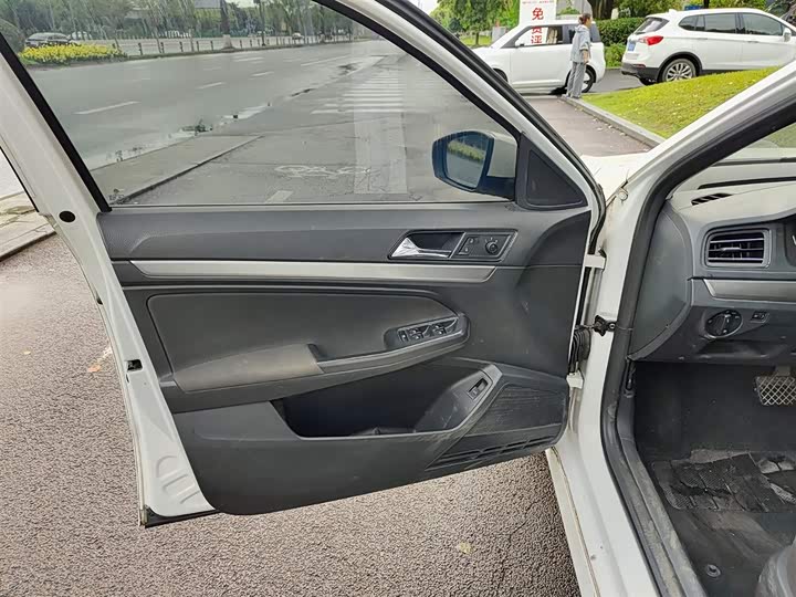 Фото 6 - Volkswagen Lavida