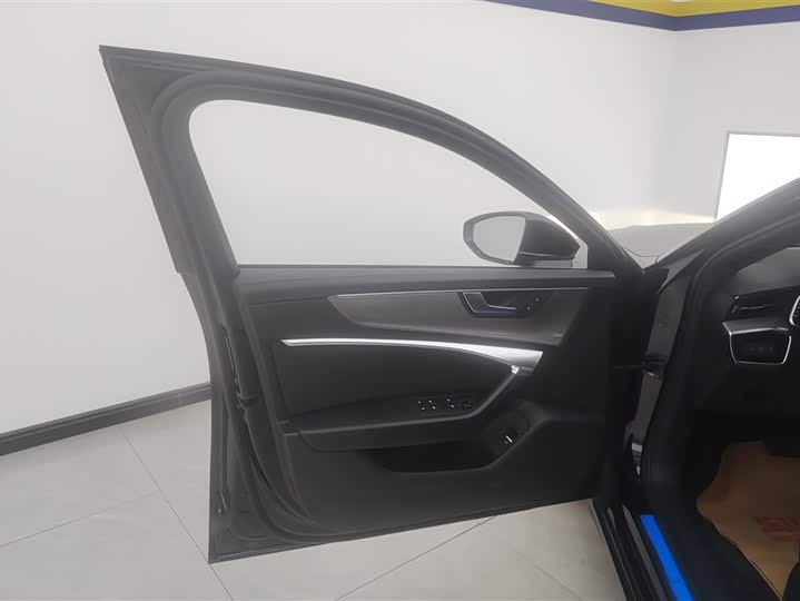 Фото 7 - Audi A6L