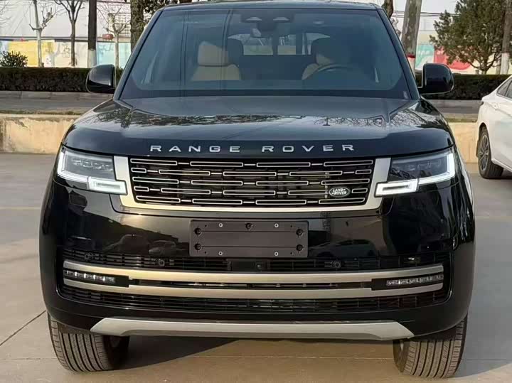 Land Rover Range Rover 2026 2026款 3.0 L6 400PS SE长轴版