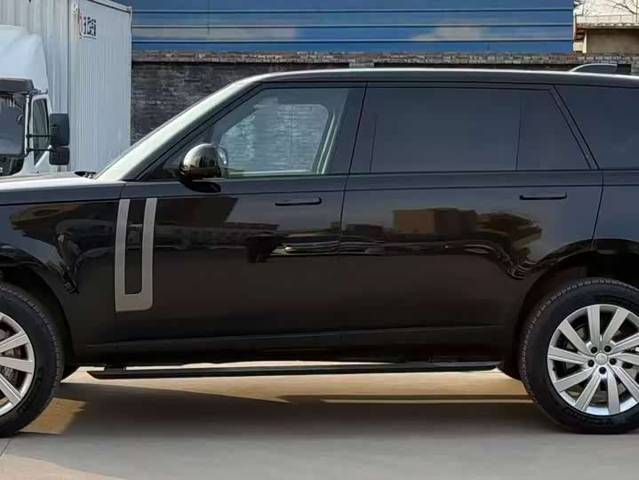 Land Rover Range Rover 2026 2026款 3.0 L6 400PS SE长轴版