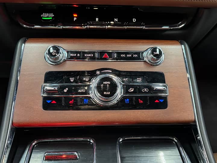 Zdjęcie 9 - Lincoln Aviator
