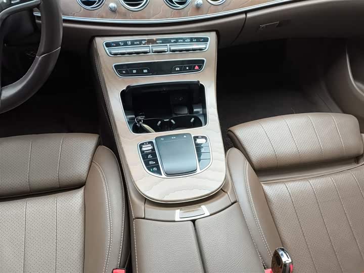 Zdjęcie 7 - Mercedes-Benz E-Class