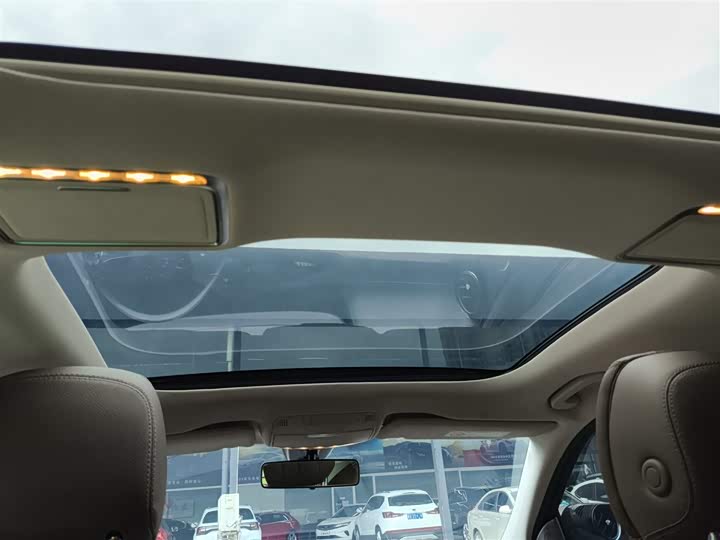 Zdjęcie 9 - Mercedes-Benz E-Class