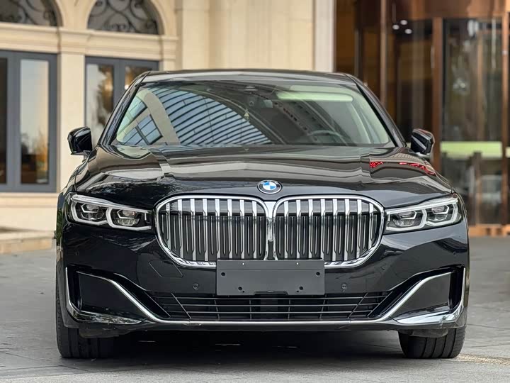 صورة 2 - BMW 7 Series