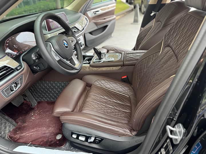 صورة 4 - BMW 7 Series