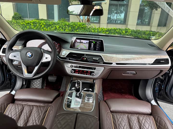 صورة 5 - BMW 7 Series