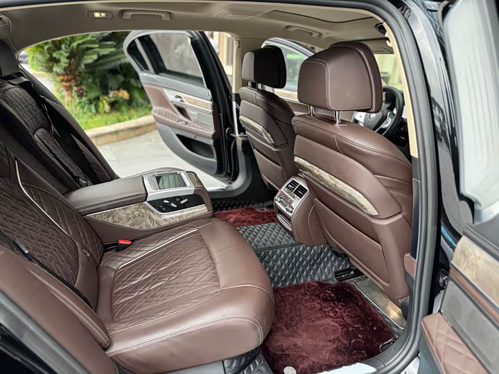 صورة 6 - BMW 7 Series