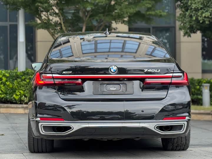 صورة 8 - BMW 7 Series