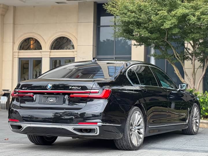 صورة 9 - BMW 7 Series