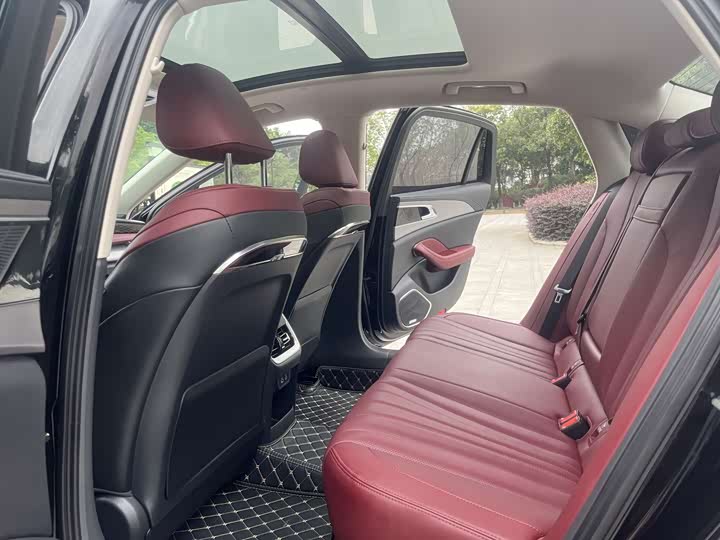 Фото 6 - Hongqi H5