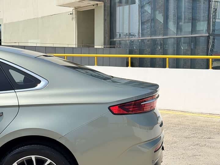 Фото 4 - Geely Preface