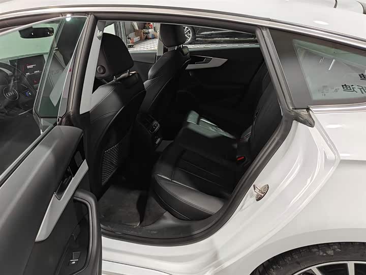Фото 9 - Audi A5