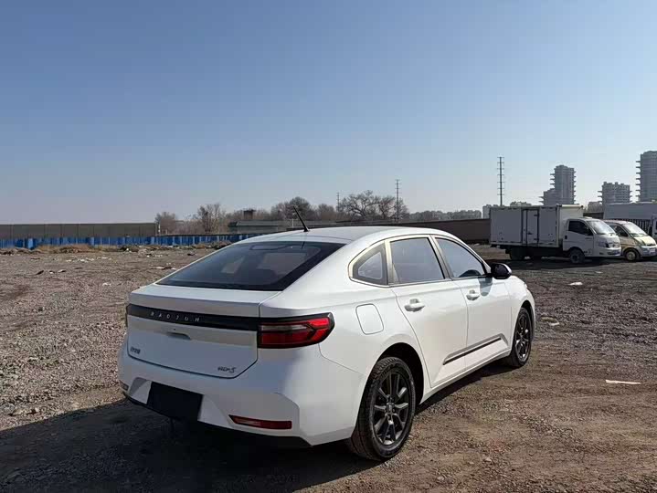 Baojun RC-5 2020 2020款 1.5L CVT智耀精英型
