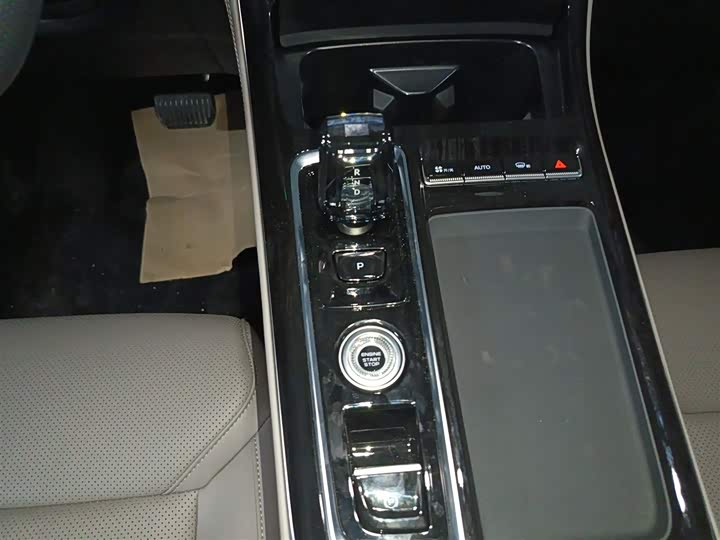 Geely Atlas L 2025 2025款 第四代 1.5TD DCT 启程