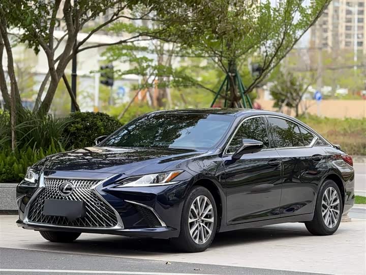 Фото 3 - Lexus ES