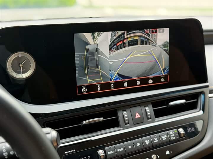 Фото 4 - Lexus ES