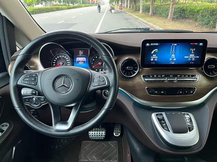 Mercedes-Benz V-Class 2022 2022款 V 260 L 长轴距尊贵版