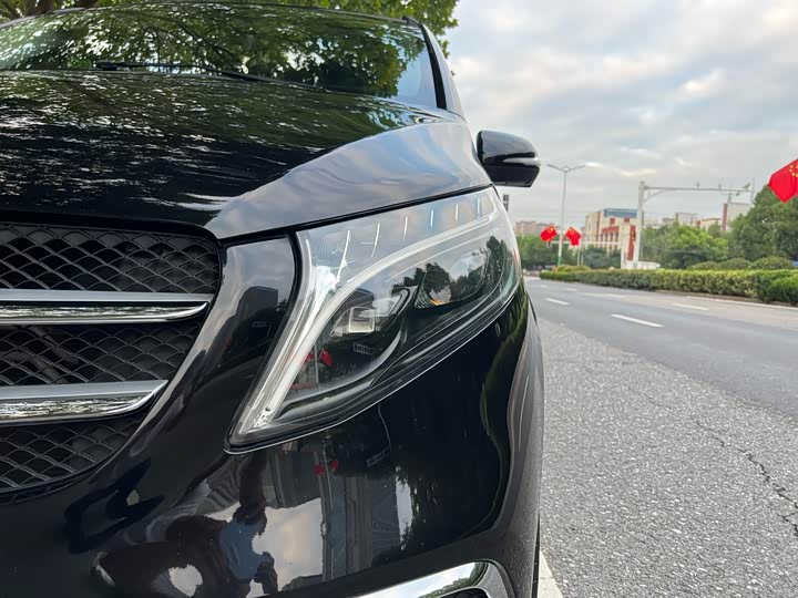 Mercedes-Benz V-Class 2022 2022款 V 260 L 长轴距尊贵版