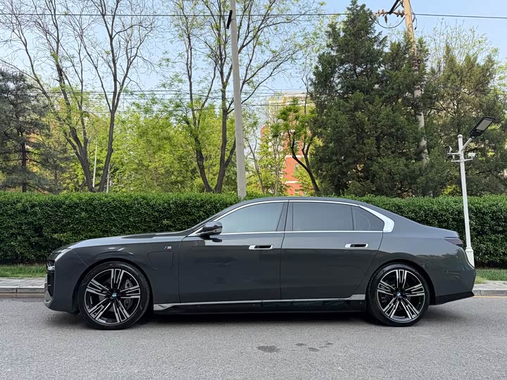 BMW i7 2023 2023款 eDrive50L 尊享M运动套装