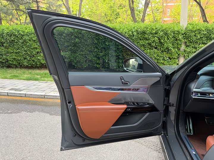 BMW i7 2023 2023款 eDrive50L 尊享M运动套装