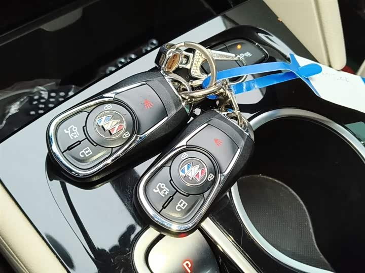 Photo 9 - Buick Regal