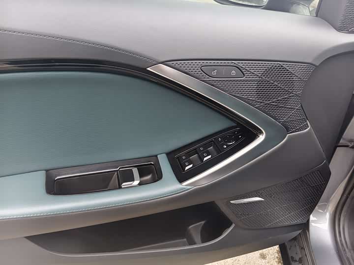 Фото 7 - MG Motor 7