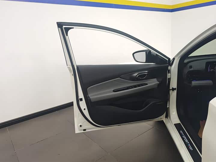GAC Trumpchi Empow R 2021 2021款 270T DCT J15版