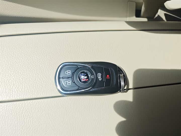 Photo 9 - Buick GL8 ES
