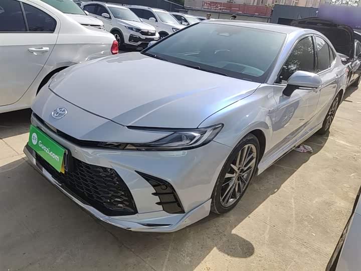 Фото 2 - Toyota Camry