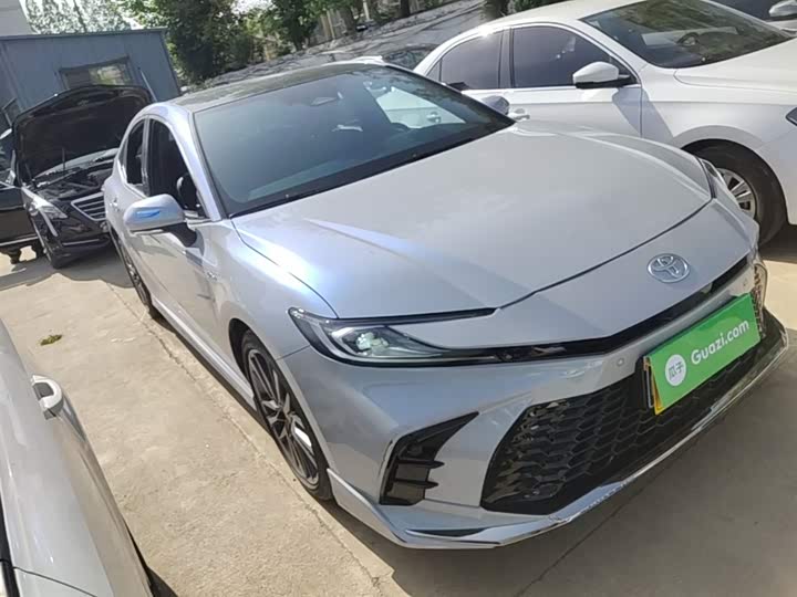 Фото 4 - Toyota Camry