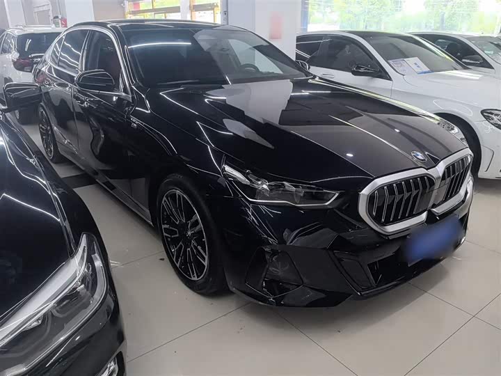 Photo 4 - BMW 5 Series