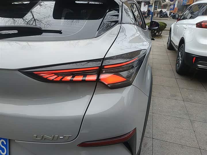 Фото 8 - Changan UNI-T