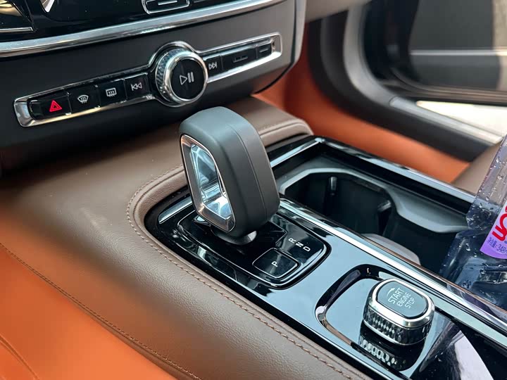Volvo S90 Hybrid 2024 2024款 插电式混动 四驱长续航智逸豪华版