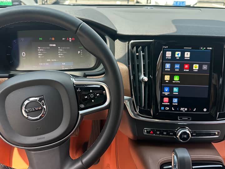 Volvo S90 Hybrid 2024 2024款 插电式混动 四驱长续航智逸豪华版