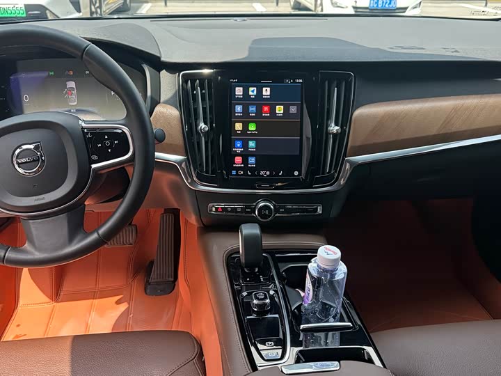Volvo S90 Hybrid 2024 2024款 插电式混动 四驱长续航智逸豪华版