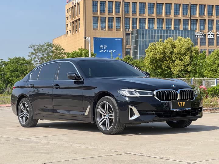 Photo 3 - BMW 5 Series