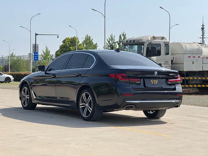 Photo 5 - BMW 5 Series