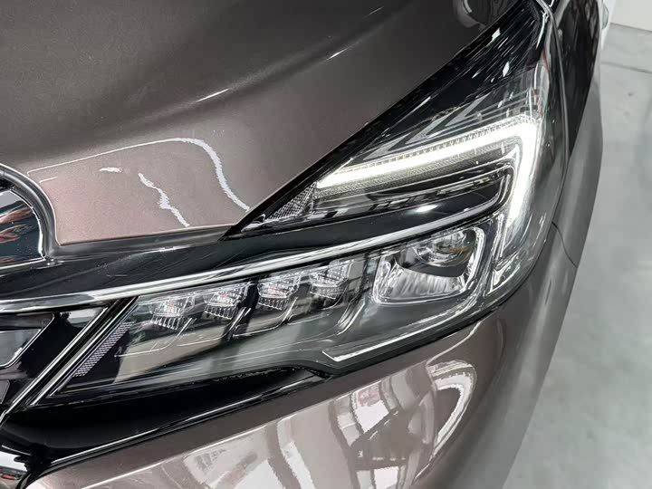 Photo 3 - Buick GL8 ES