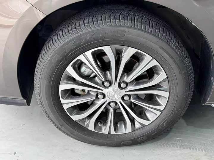 Photo 4 - Buick GL8 ES