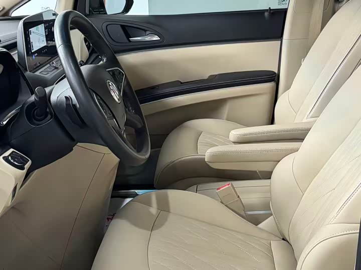 Photo 5 - Buick GL8 ES