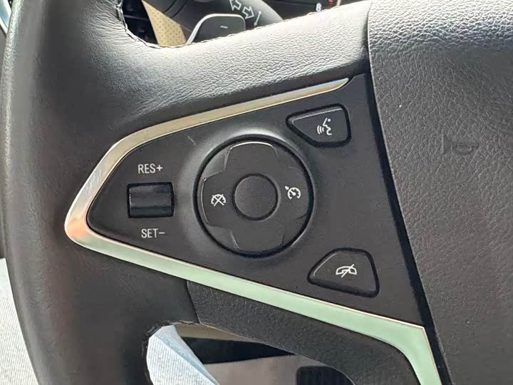 Photo 6 - Buick GL8 ES