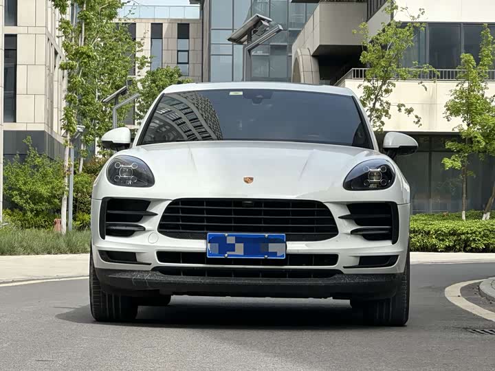 Photo 2 - Porsche Macan