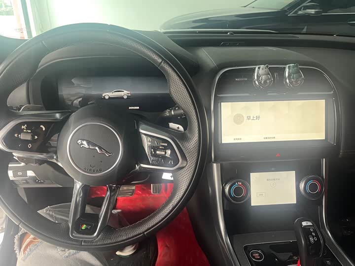 Jaguar XE L 2025 2025款 2.0T 250PS R-DYNAMIC 90周年典藏版