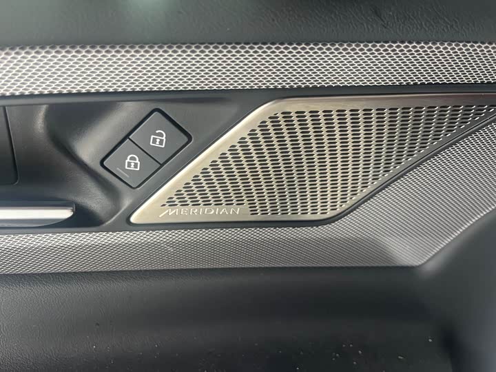 Jaguar XE L 2025 2025款 2.0T 250PS R-DYNAMIC 90周年典藏版